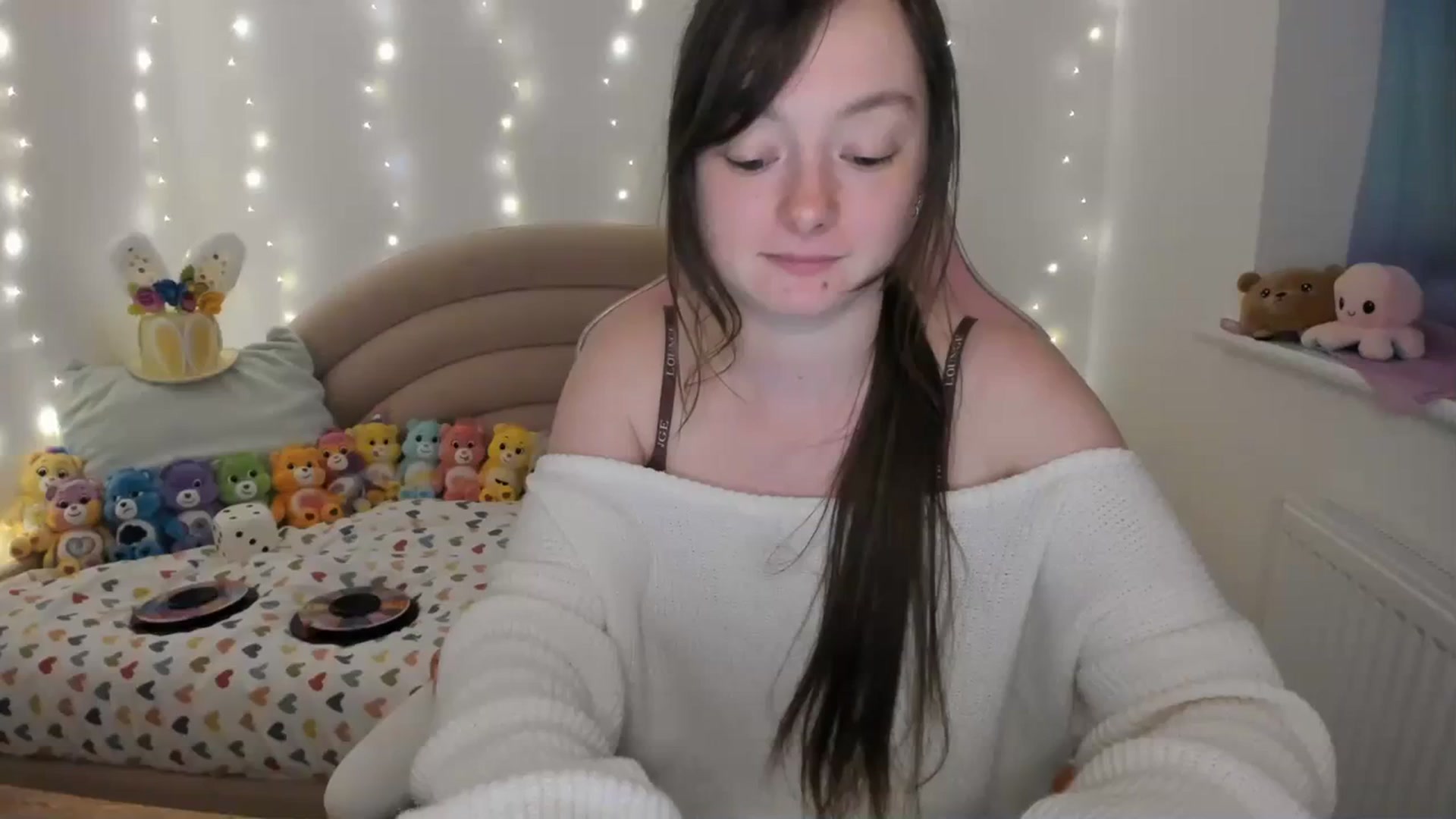 Gallery image thumbnail from JessieBear_'s myfreecams stream on, 03/18/2024, 20:27 image 17 of 20