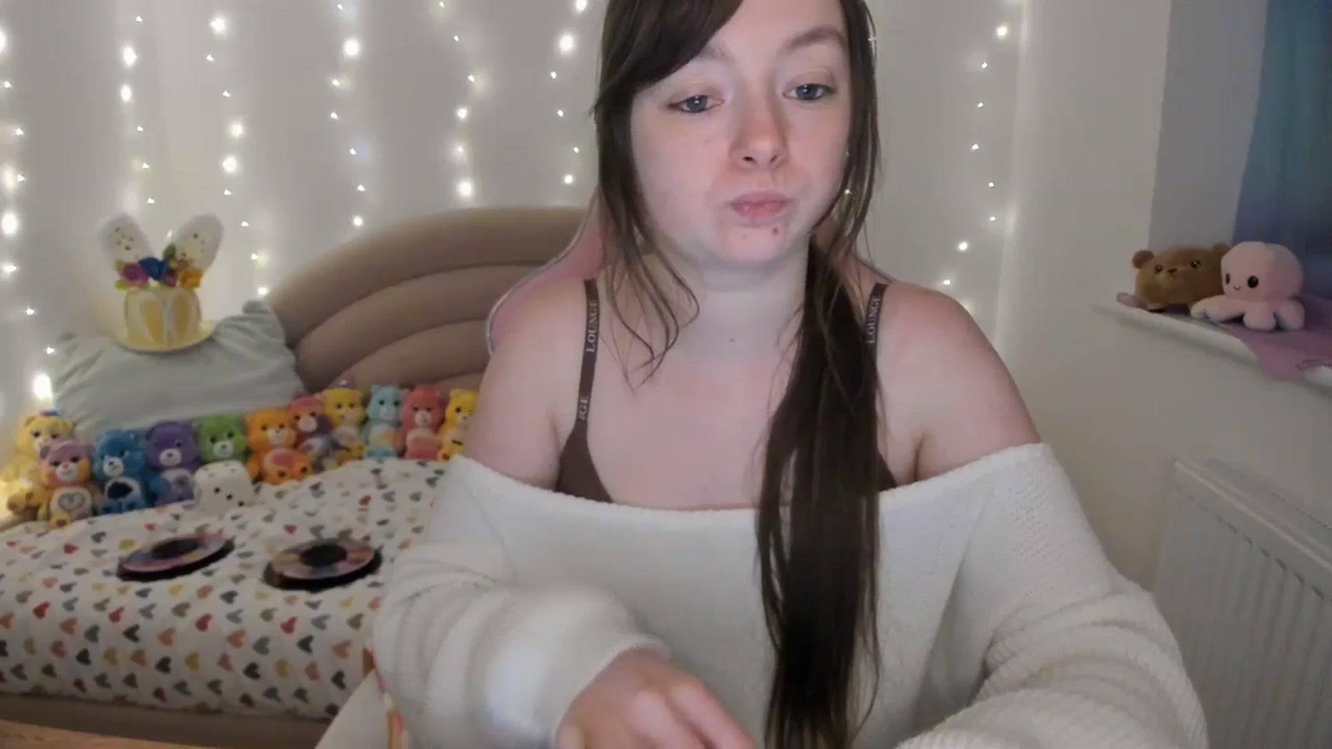 Gallery image thumbnail from JessieBear_'s myfreecams stream on, 03/18/2024, 20:27 image 6 of 20