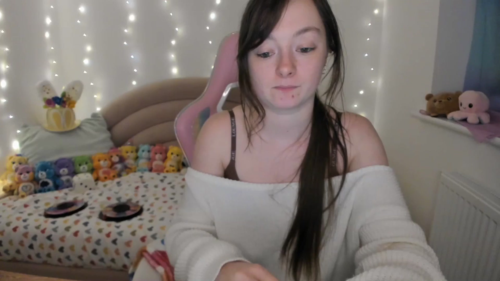 Gallery image thumbnail from JessieBear_'s myfreecams stream on, 03/18/2024, 20:27 image 16 of 20