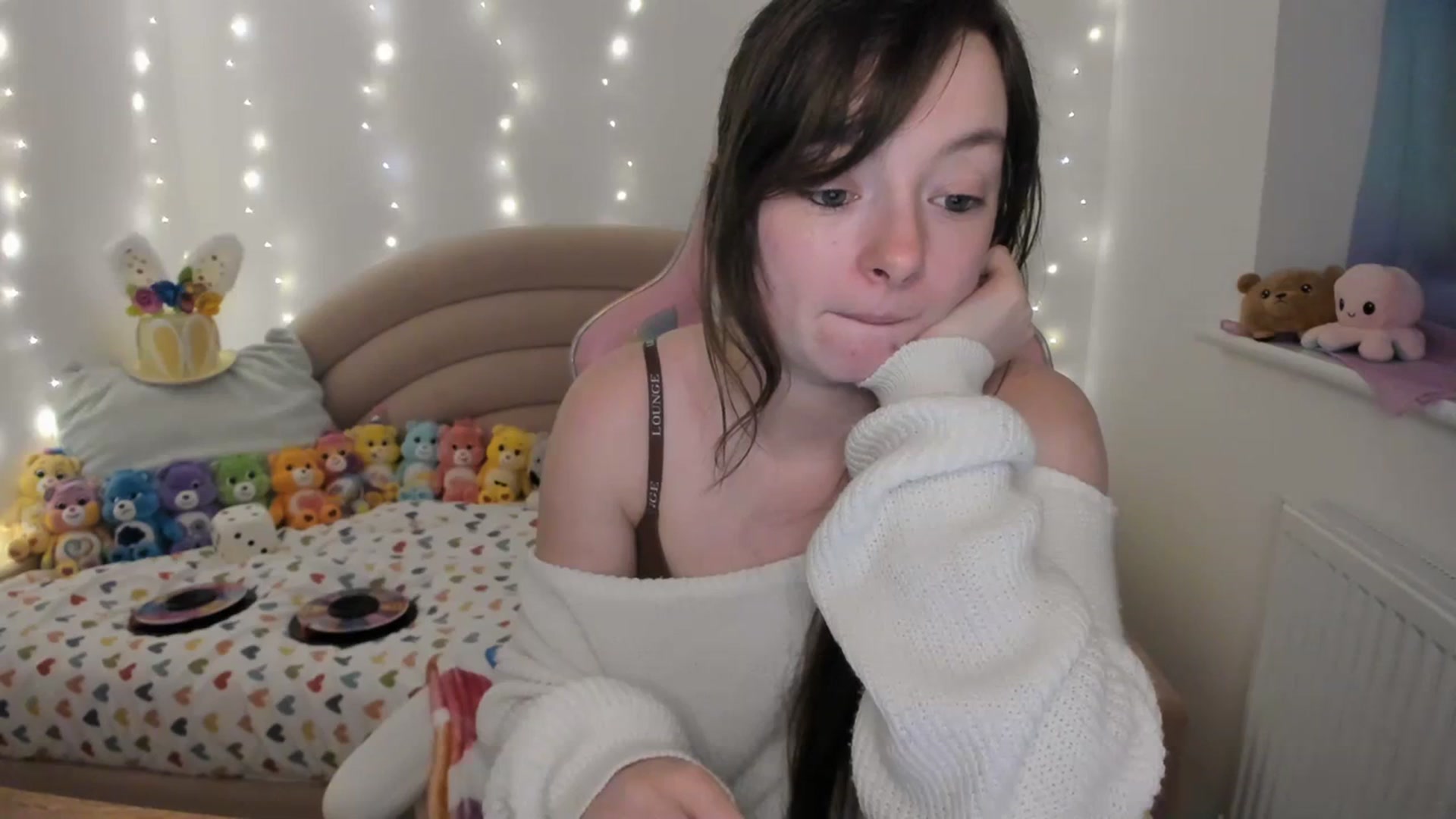 Gallery image thumbnail from JessieBear_'s myfreecams stream on, 03/18/2024, 20:27 image 18 of 20