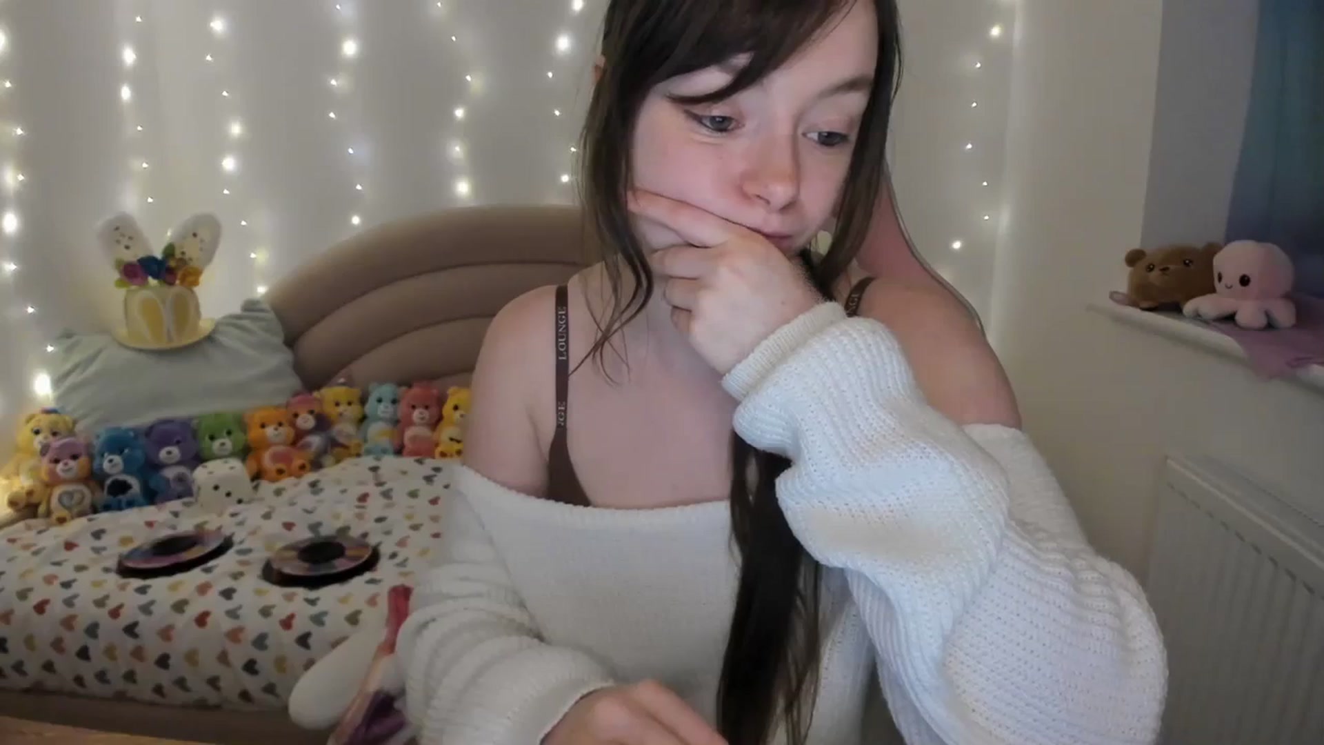 Gallery image thumbnail from JessieBear_'s myfreecams stream on, 03/18/2024, 20:27 image 4 of 20