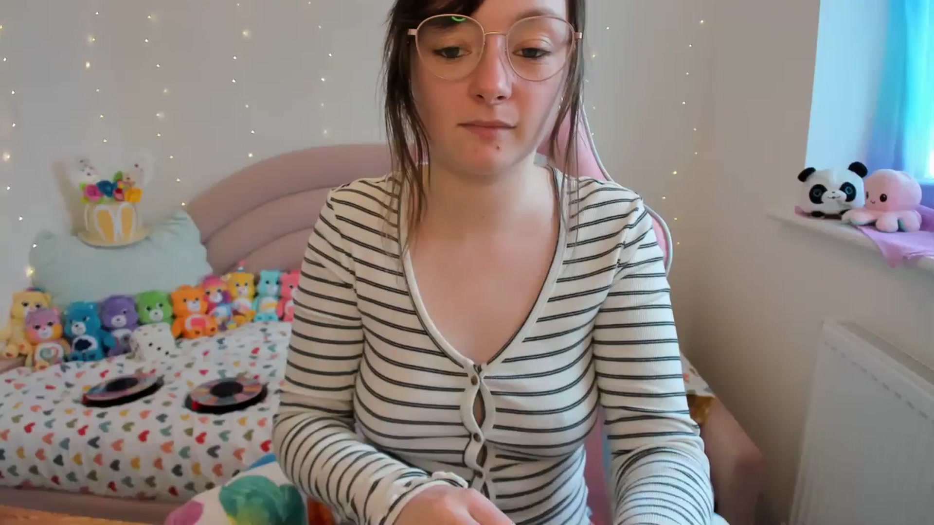 Gallery image thumbnail from JessieBear_'s myfreecams stream on, 03/19/2024, 18:08 image 1 of 20