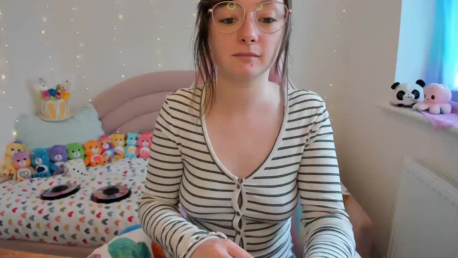 Gallery image thumbnail from JessieBear_'s myfreecams stream on, 03/19/2024, 18:08 image 2 of 20