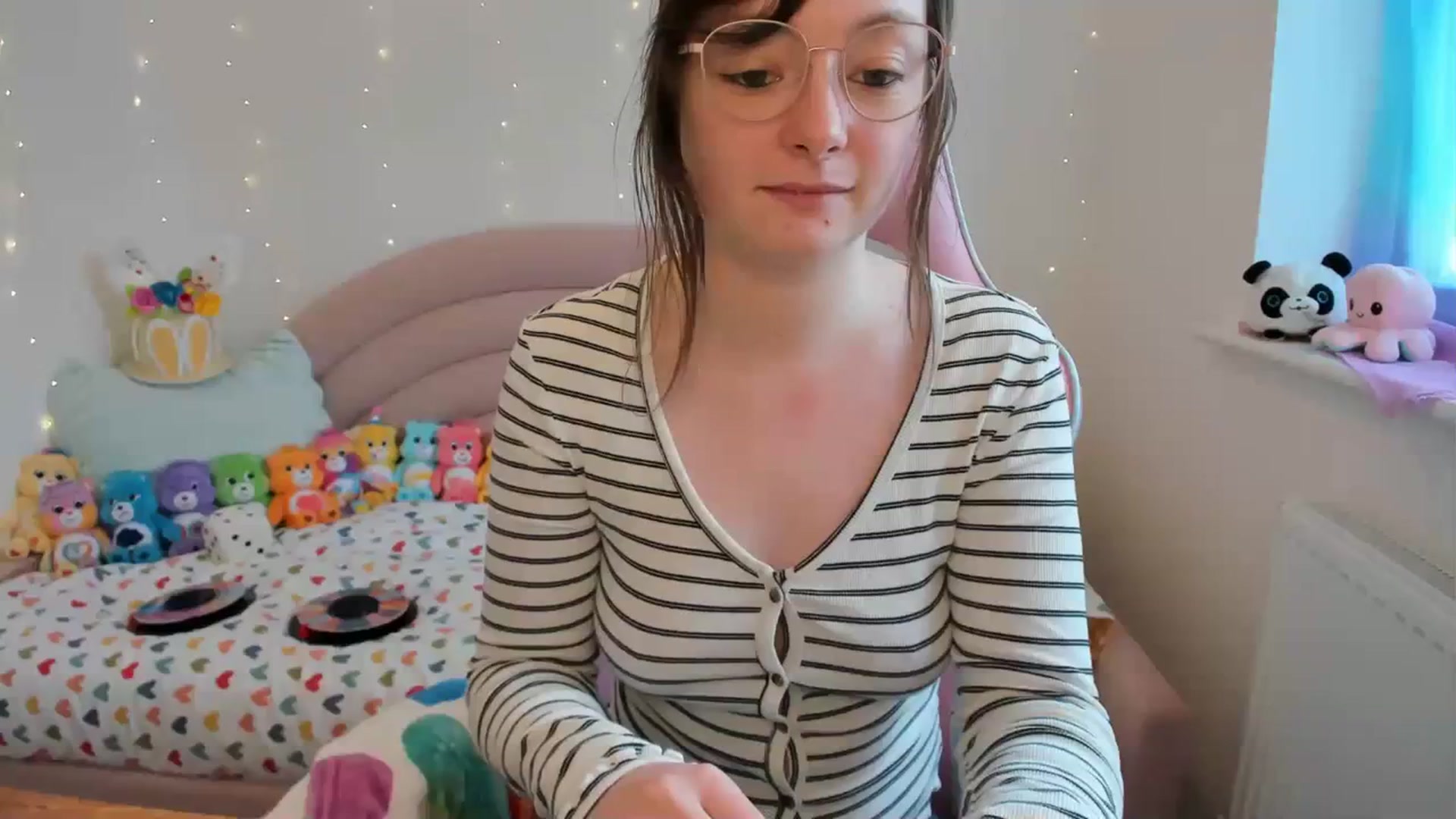 Gallery image thumbnail from JessieBear_'s myfreecams stream on, 03/19/2024, 18:08 image 4 of 20