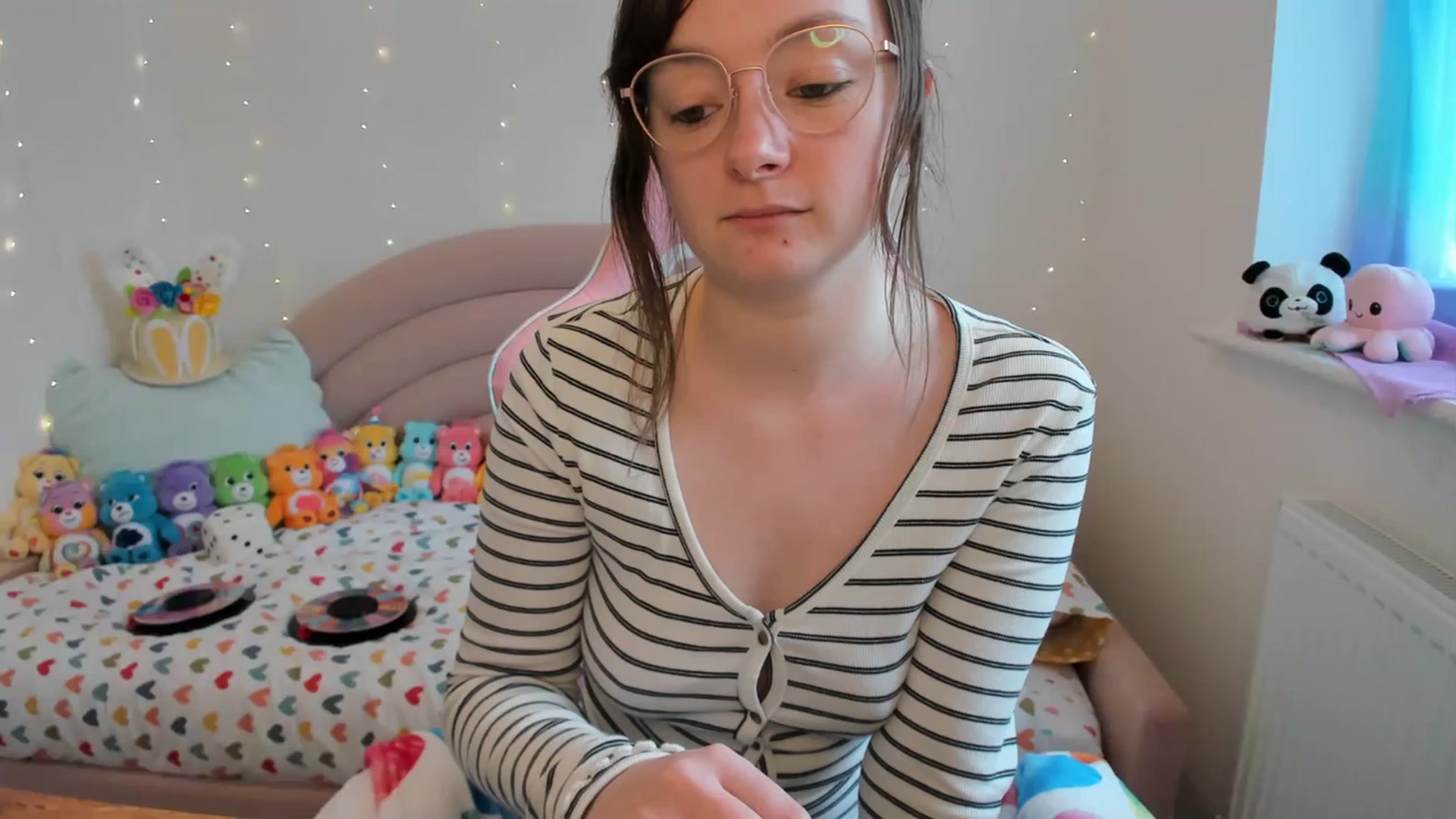 Gallery image thumbnail from JessieBear_'s myfreecams stream on, 03/19/2024, 18:08 image 5 of 20