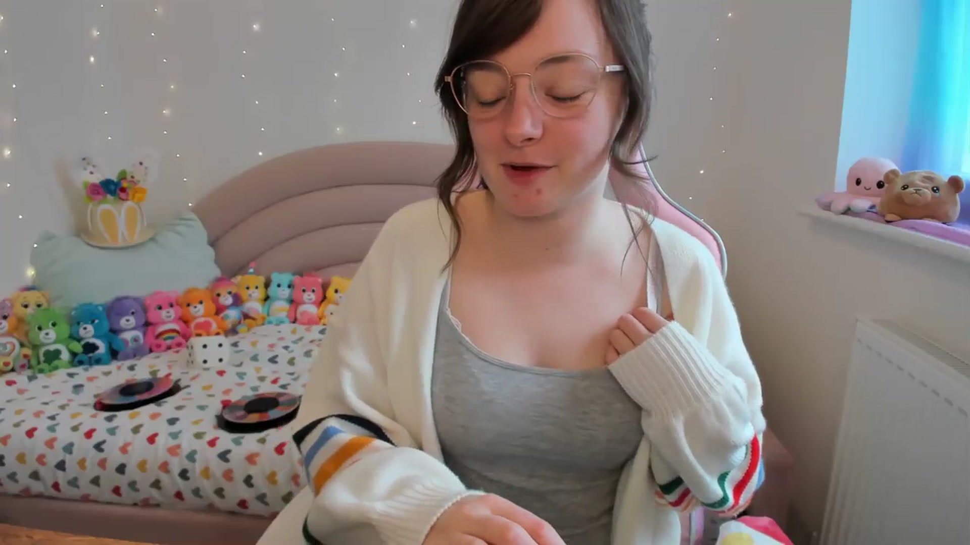 Gallery image thumbnail from JessieBear_'s myfreecams stream on, 03/22/2024, 16:08 image 14 of 20