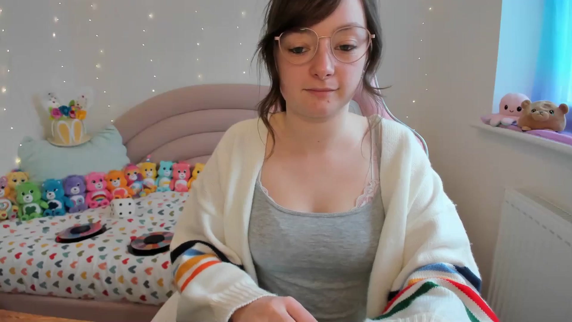 Gallery image thumbnail from JessieBear_'s myfreecams stream on, 03/22/2024, 16:08 image 15 of 20