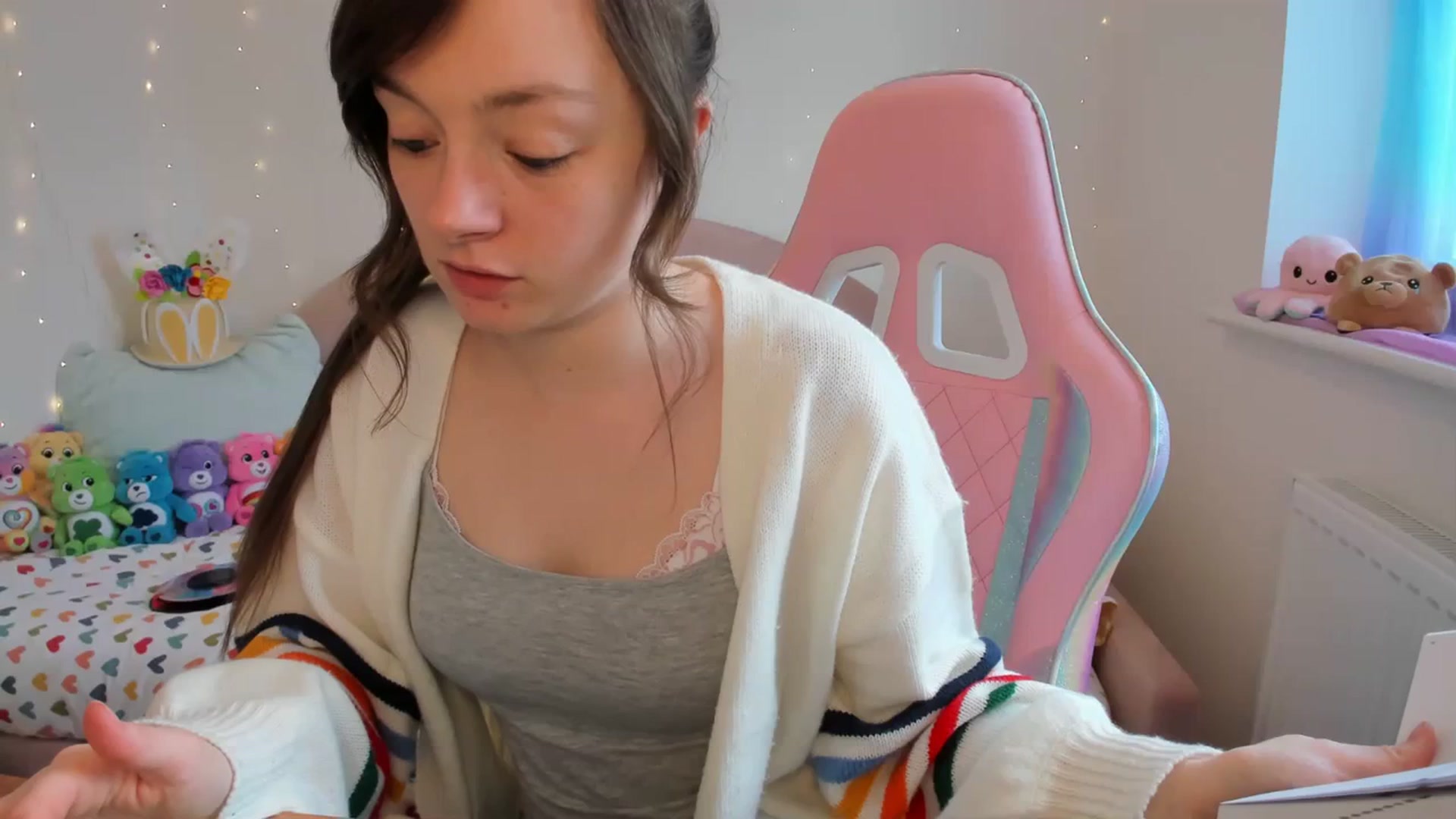 Gallery image thumbnail from JessieBear_'s myfreecams stream on, 03/22/2024, 16:08 image 3 of 20