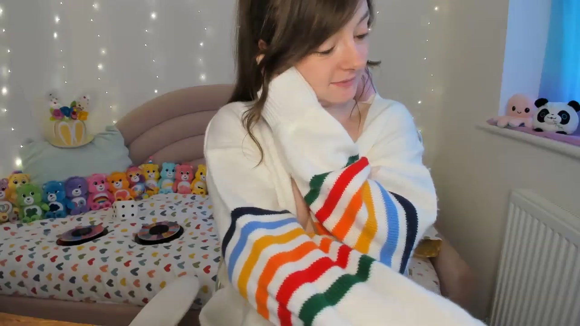 Gallery image thumbnail from JessieBear_'s myfreecams stream on, 03/22/2024, 18:33 image 15 of 20