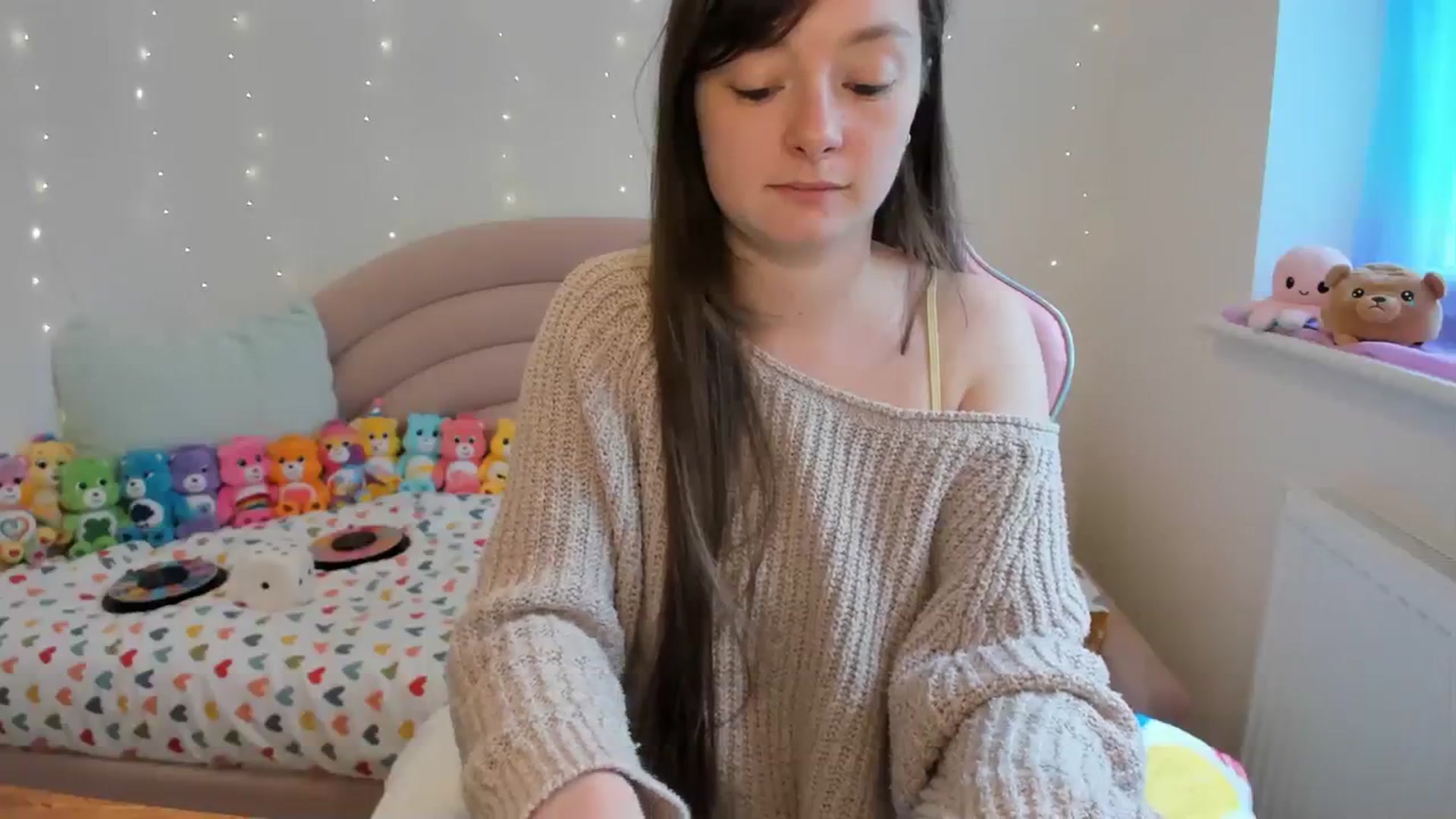 Gallery image thumbnail from JessieBear_'s myfreecams stream on, 04/02/2024, 15:15 image 17 of 20