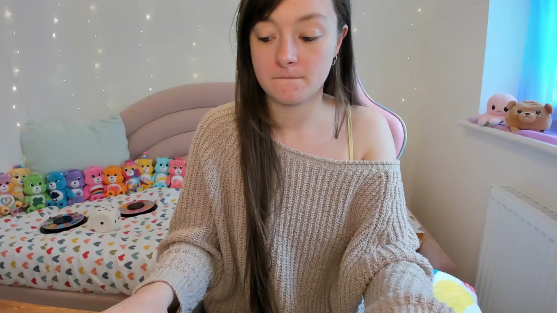 Gallery image thumbnail from JessieBear_'s myfreecams stream on, 04/02/2024, 15:15 image 13 of 20