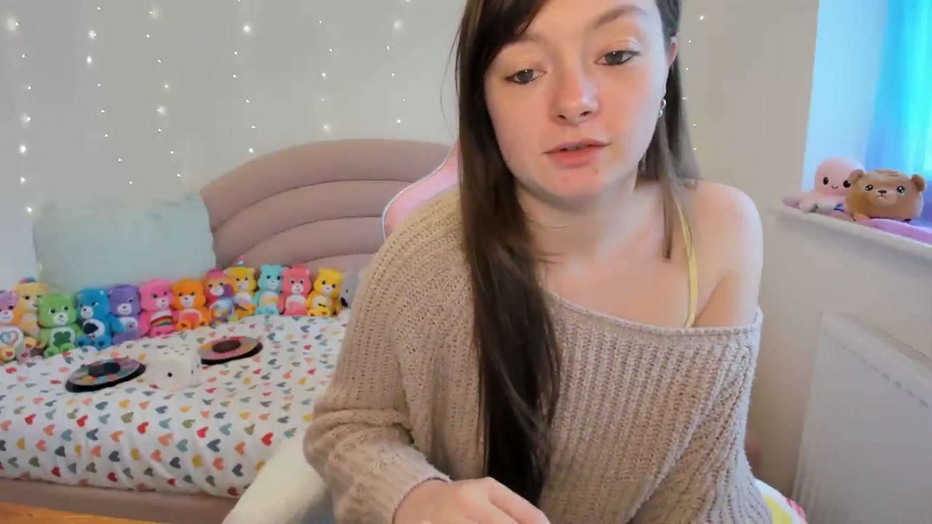 Gallery image thumbnail from JessieBear_'s myfreecams stream on, 04/02/2024, 15:15 image 11 of 20