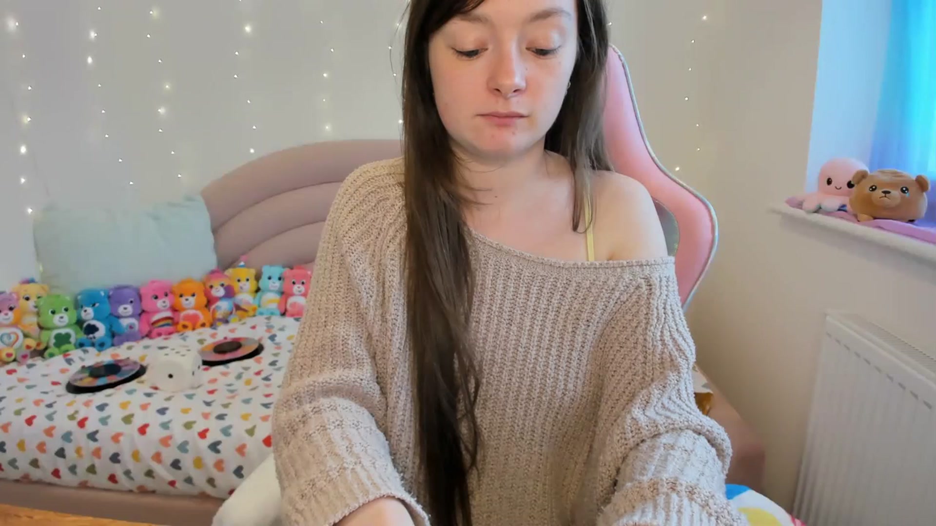 Gallery image thumbnail from JessieBear_'s myfreecams stream on, 04/02/2024, 15:15 image 7 of 20