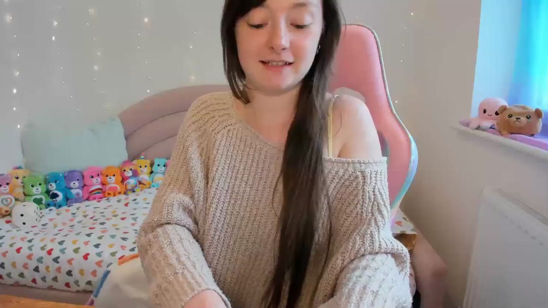 Gallery image thumbnail from JessieBear_'s myfreecams stream on, 04/02/2024, 17:16 image 6 of 20