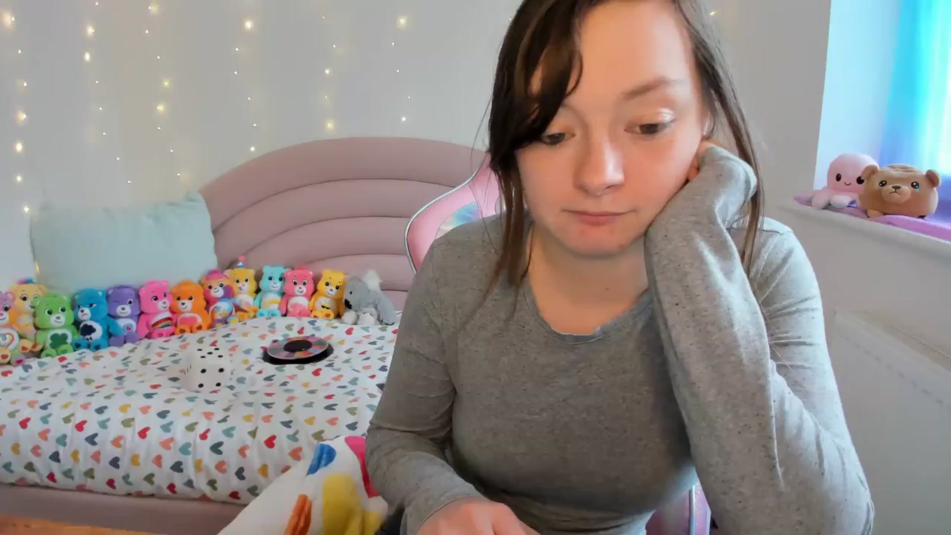 Gallery image thumbnail from JessieBear_'s myfreecams stream on, 04/04/2024, 17:15 image 10 of 20