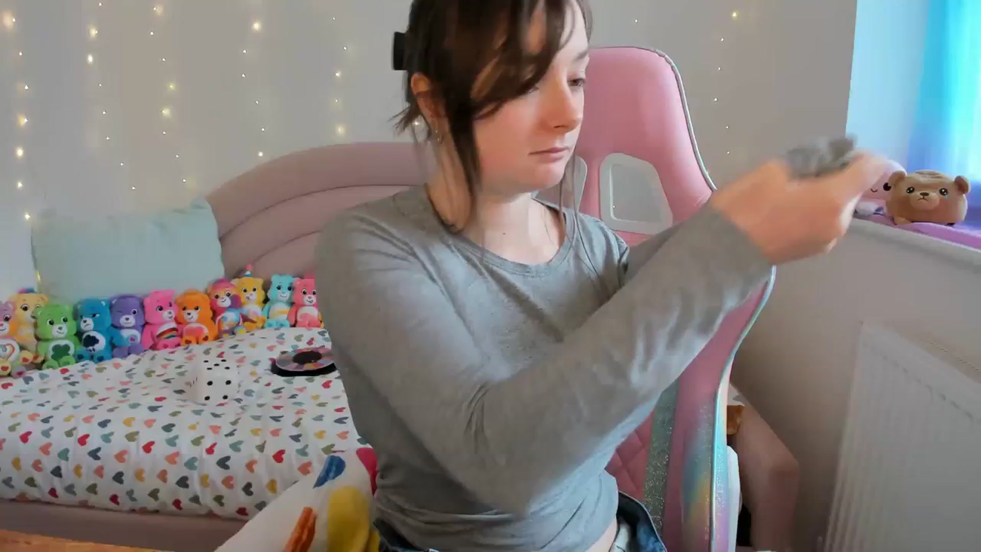 Gallery image thumbnail from JessieBear_'s myfreecams stream on, 04/04/2024, 17:15 image 12 of 20