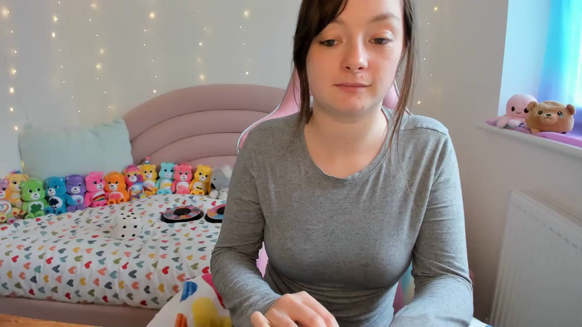 Gallery image thumbnail from JessieBear_'s myfreecams stream on, 04/04/2024, 17:15 image 1 of 20