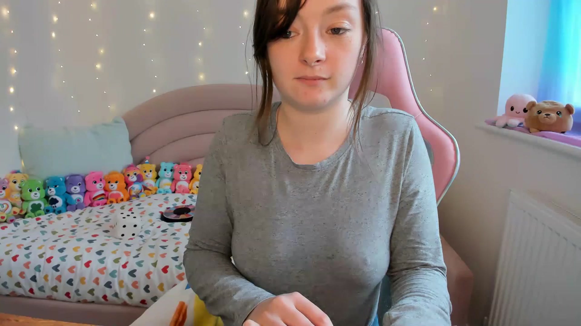 Gallery image thumbnail from JessieBear_'s myfreecams stream on, 04/04/2024, 17:15 image 14 of 20