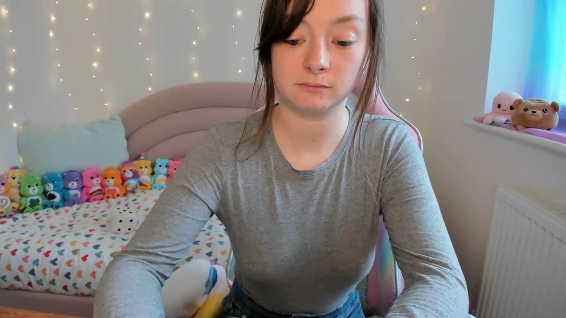 Gallery image thumbnail from JessieBear_'s myfreecams stream on, 04/04/2024, 17:15 image 16 of 20
