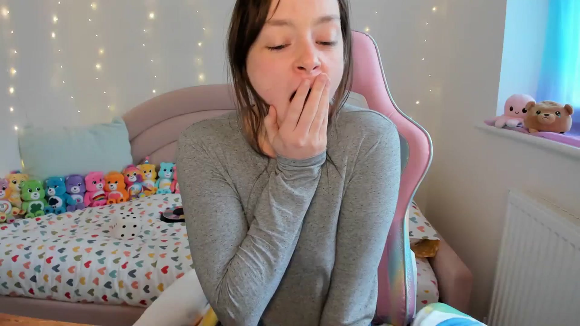 Gallery image thumbnail from JessieBear_'s myfreecams stream on, 04/04/2024, 17:15 image 20 of 20