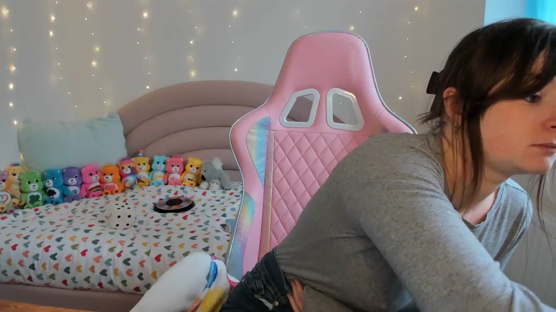 Gallery image thumbnail from JessieBear_'s myfreecams stream on, 04/04/2024, 17:15 image 19 of 20