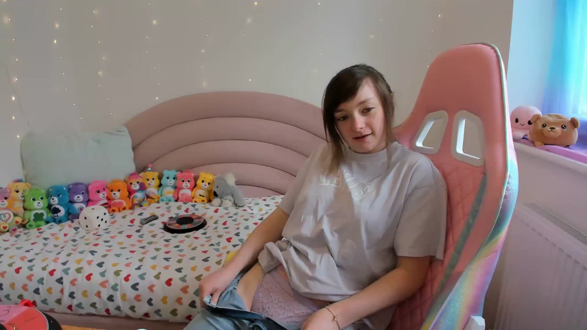 Gallery image thumbnail from JessieBear_'s myfreecams stream on, 04/05/2024, 14:14 image 1 of 20