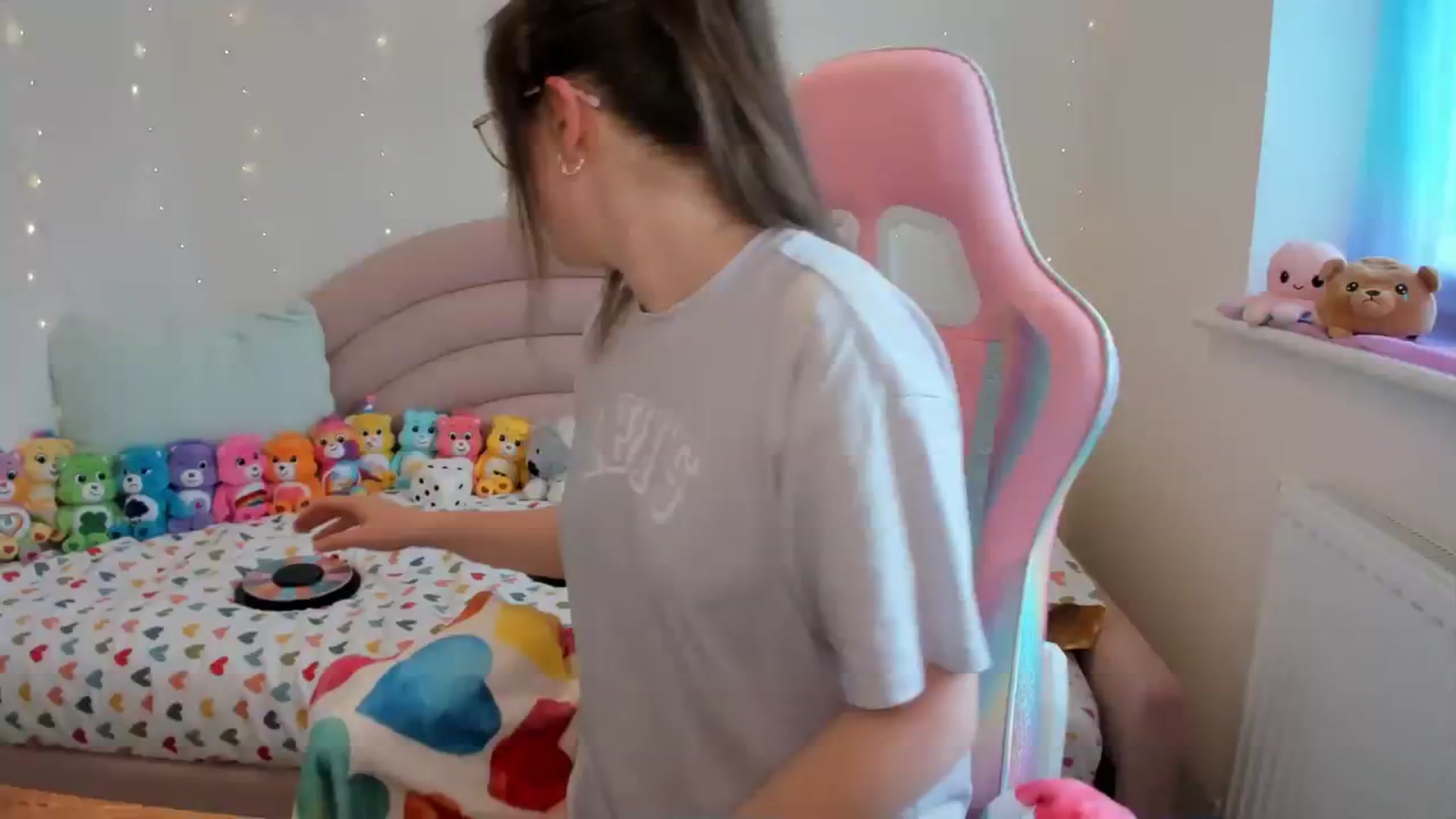 Gallery image thumbnail from JessieBear_'s myfreecams stream on, 04/05/2024, 16:21 image 15 of 20