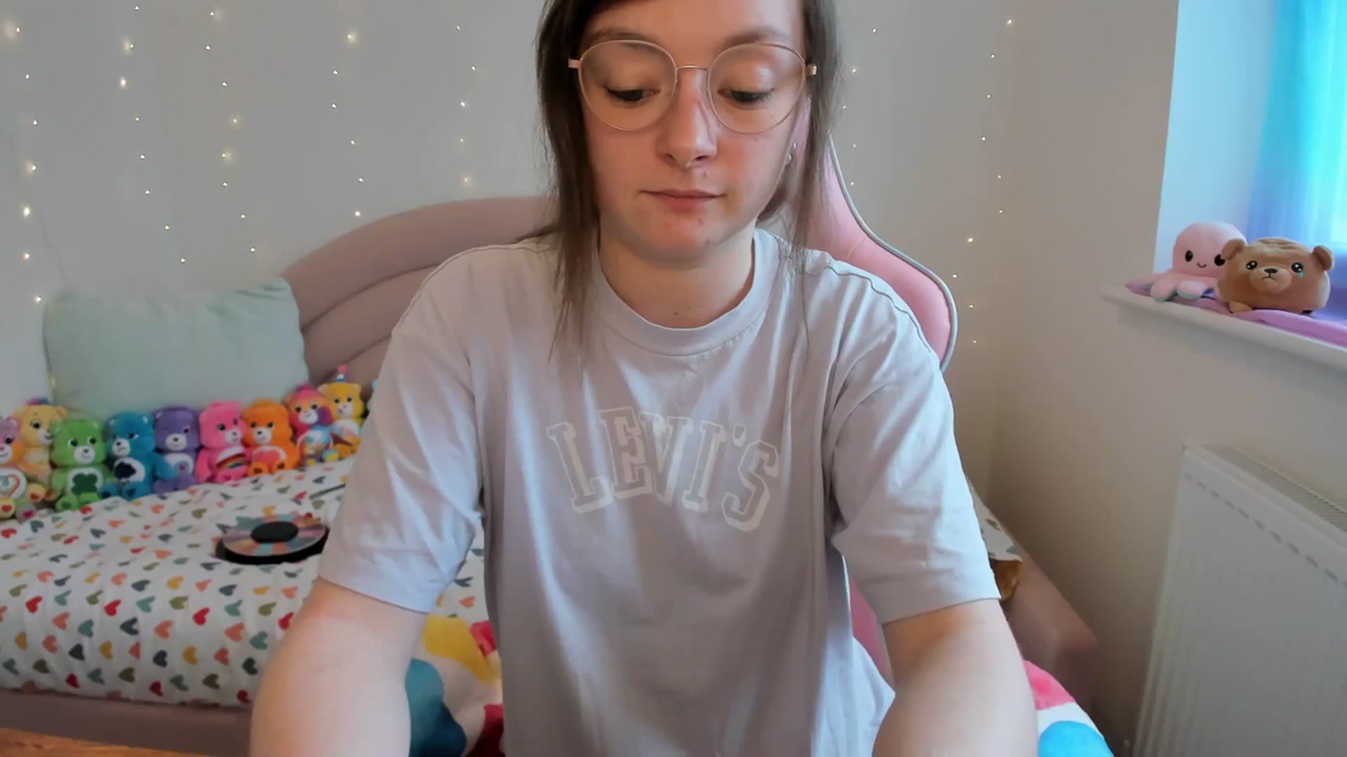 Gallery image thumbnail from JessieBear_'s myfreecams stream on, 04/05/2024, 16:21 image 14 of 20