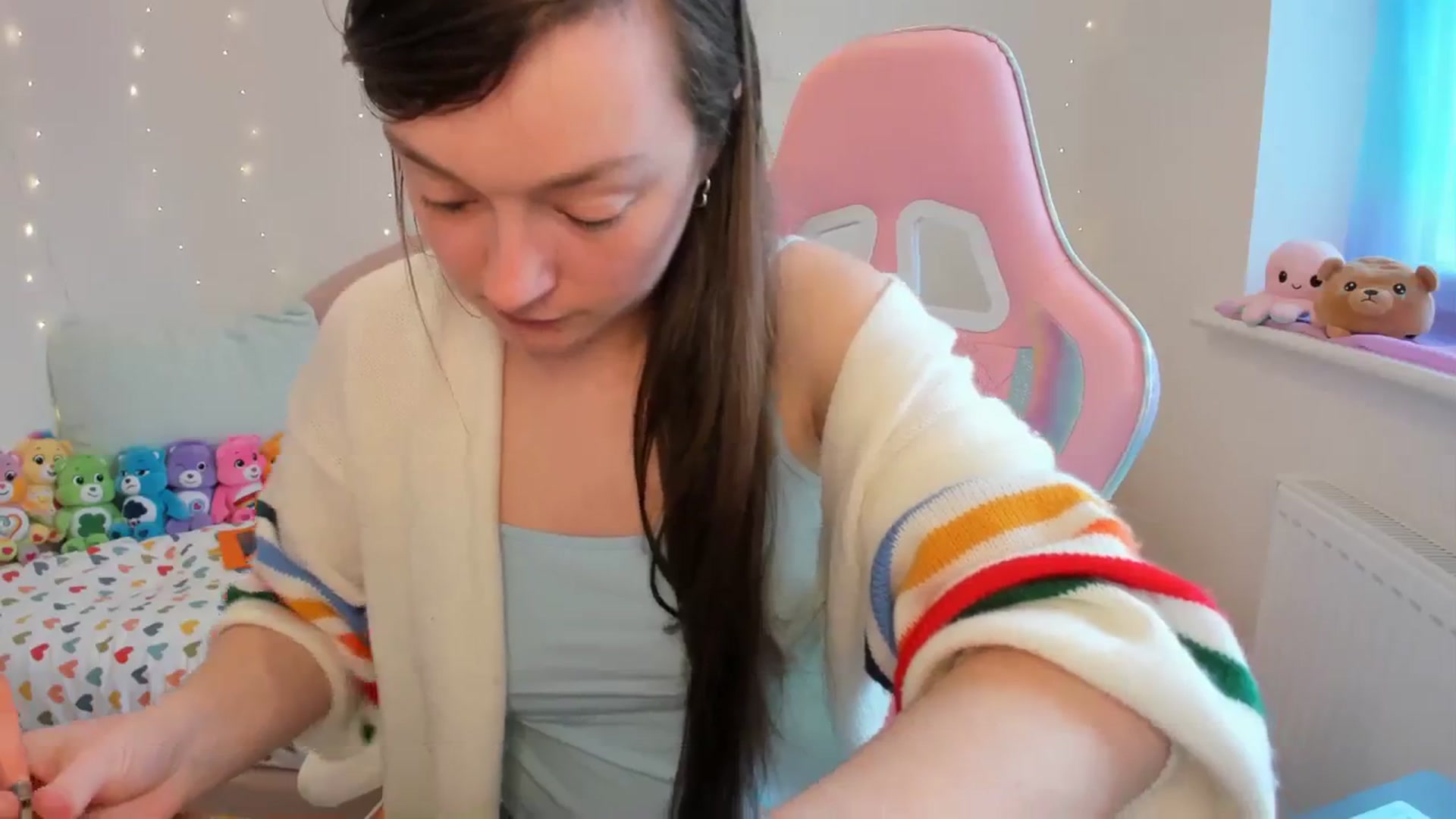 Gallery image thumbnail from JessieBear_'s myfreecams stream on, 04/08/2024, 14:43 image 20 of 20