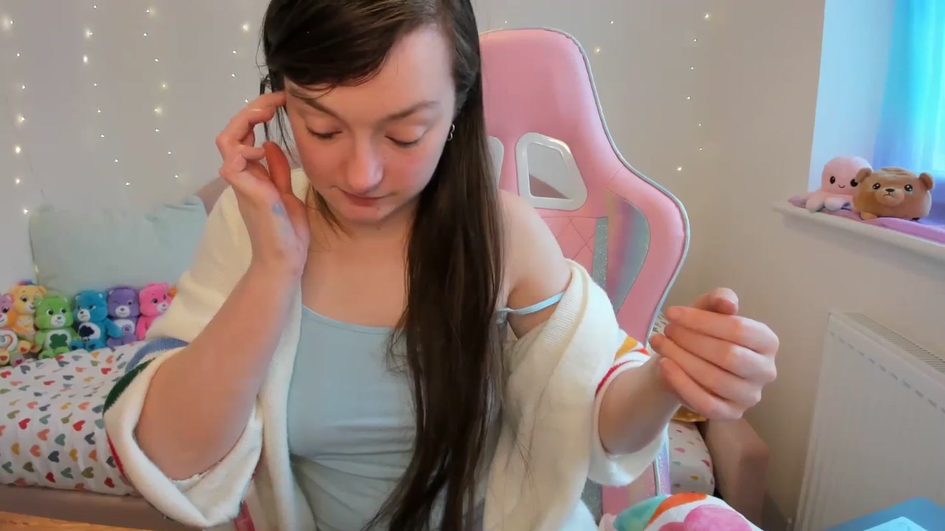Gallery image thumbnail from JessieBear_'s myfreecams stream on, 04/08/2024, 14:43 image 14 of 20