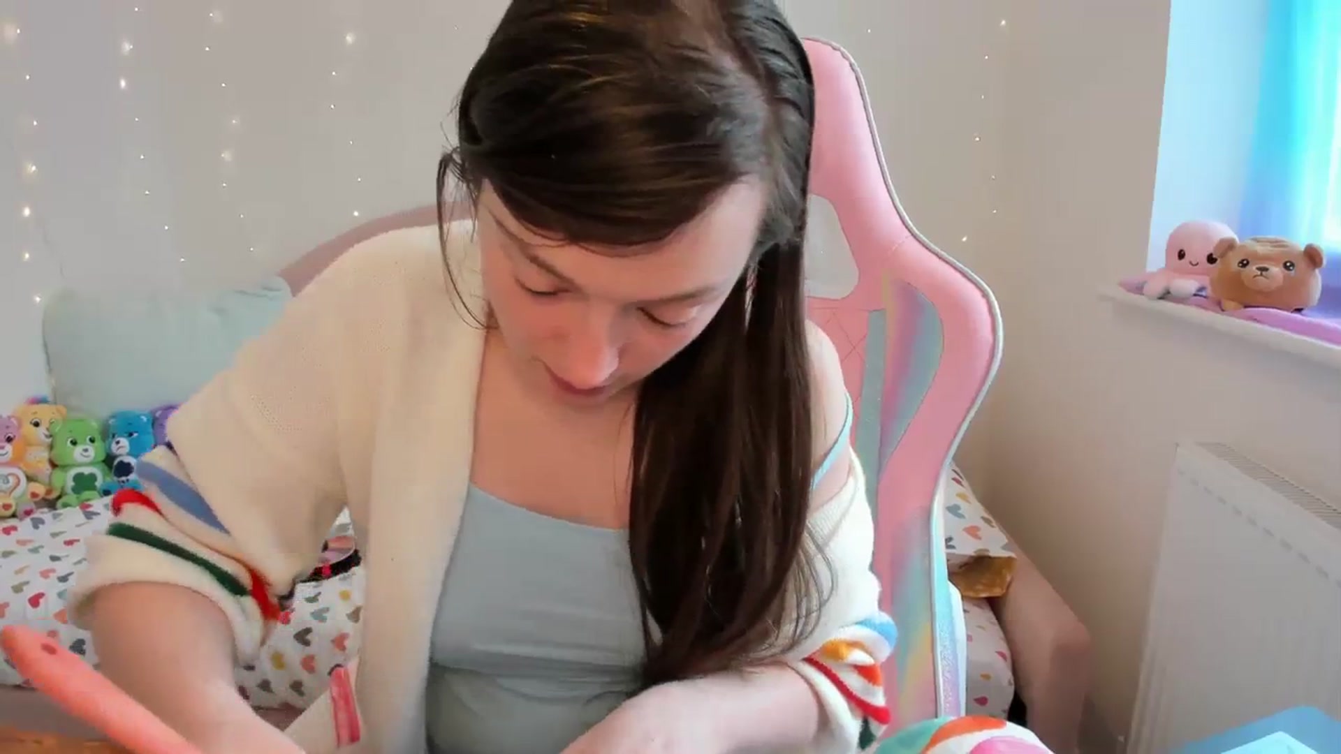 Gallery image thumbnail from JessieBear_'s myfreecams stream on, 04/08/2024, 14:43 image 6 of 20