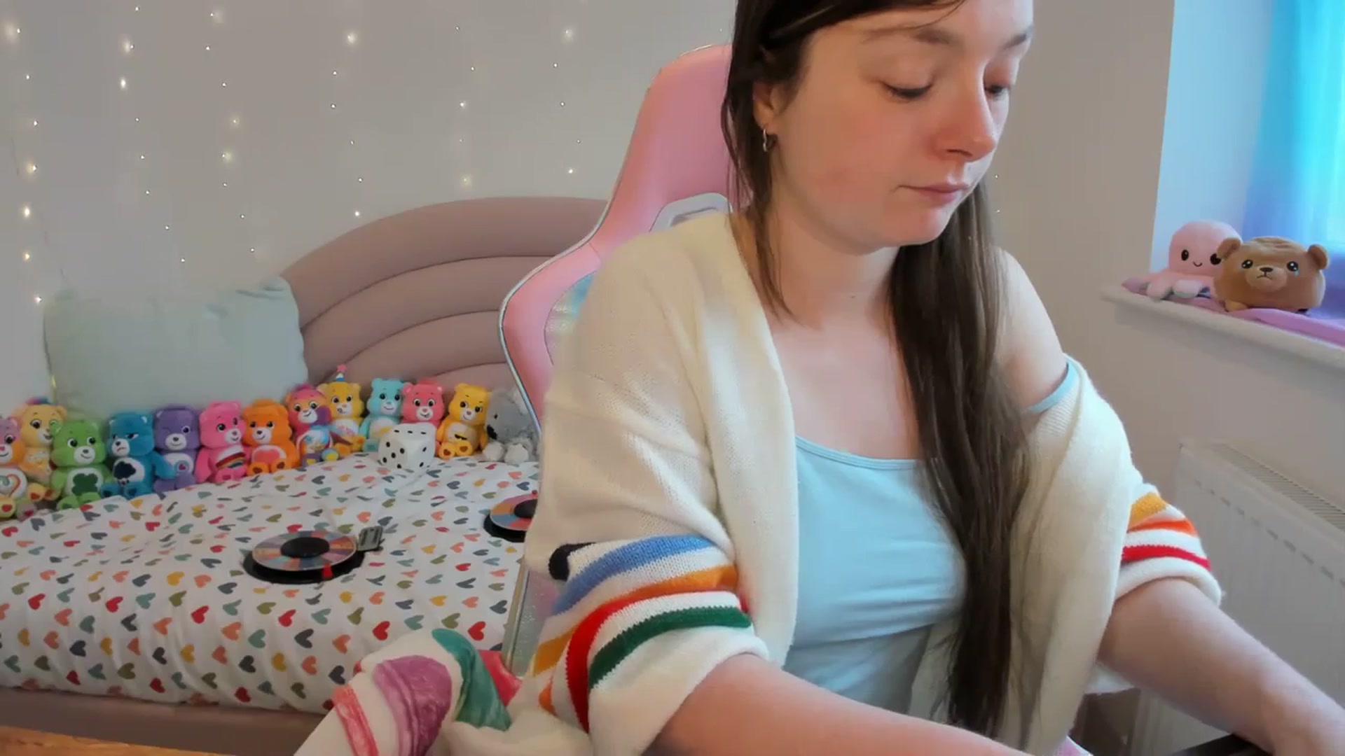 Gallery image thumbnail from JessieBear_'s myfreecams stream on, 04/08/2024, 14:43 image 11 of 20