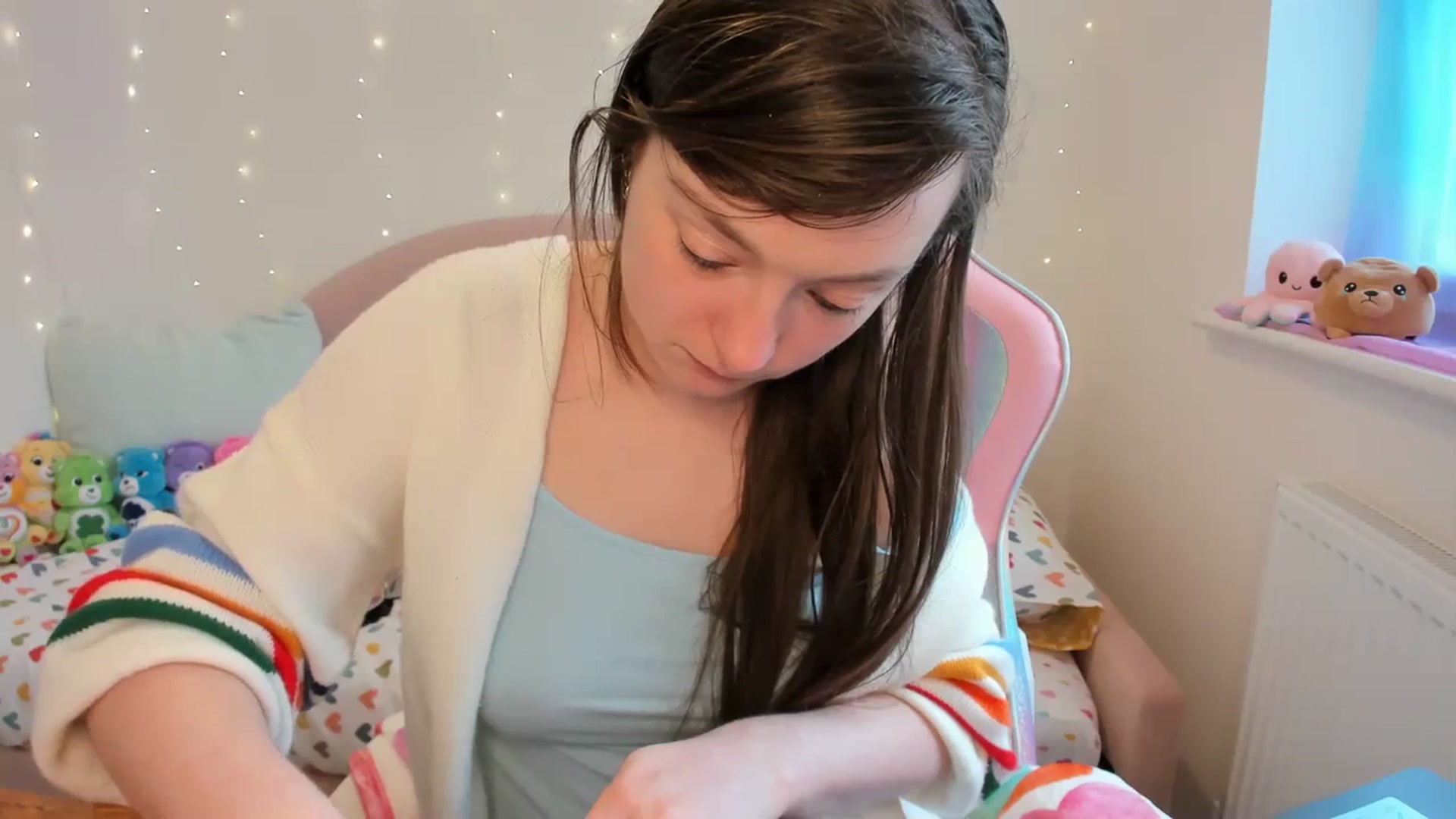 Gallery image thumbnail from JessieBear_'s myfreecams stream on, 04/08/2024, 14:43 image 12 of 20