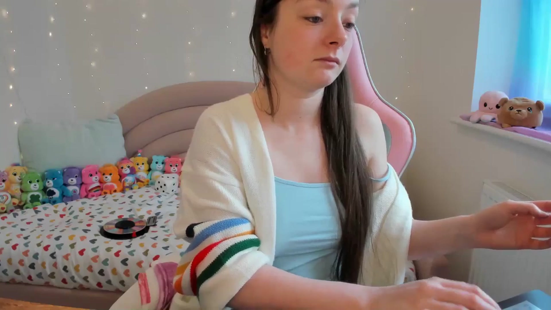 Gallery image thumbnail from JessieBear_'s myfreecams stream on, 04/08/2024, 14:43 image 9 of 20