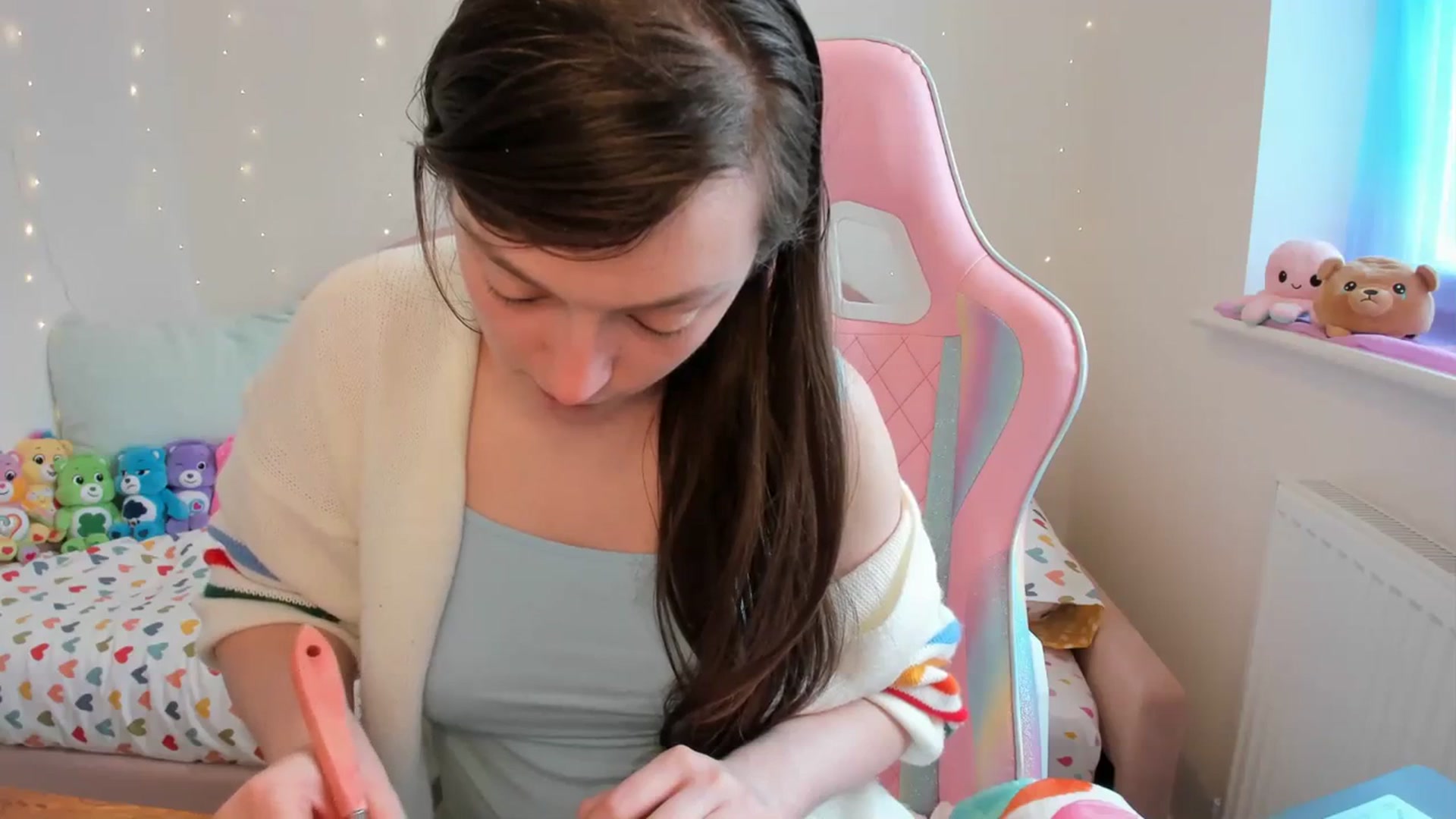Gallery image thumbnail from JessieBear_'s myfreecams stream on, 04/08/2024, 14:43 image 5 of 20