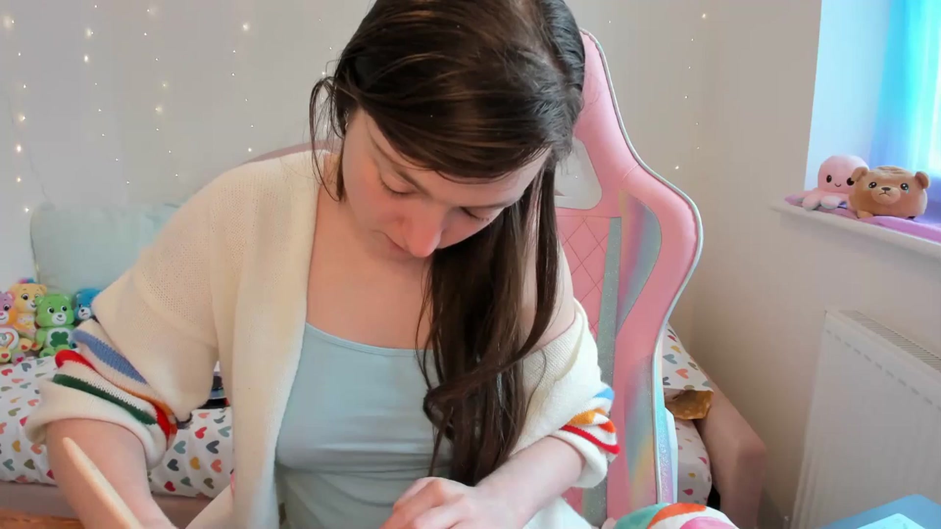 Gallery image thumbnail from JessieBear_'s myfreecams stream on, 04/08/2024, 14:43 image 4 of 20