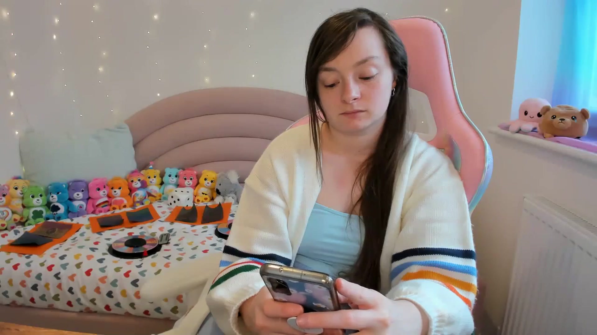 Gallery image thumbnail from JessieBear_'s myfreecams stream on, 04/08/2024, 16:16 image 6 of 20