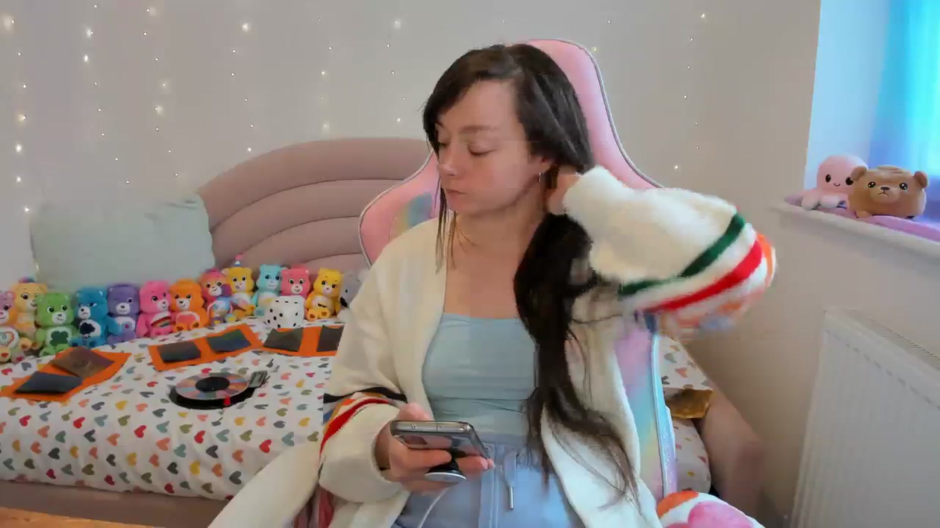 Gallery image thumbnail from JessieBear_'s myfreecams stream on, 04/08/2024, 16:16 image 10 of 20