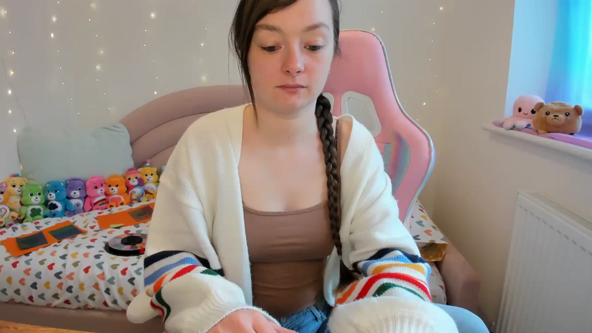 Gallery image thumbnail from JessieBear_'s myfreecams stream on, 04/09/2024, 15:50 image 5 of 20