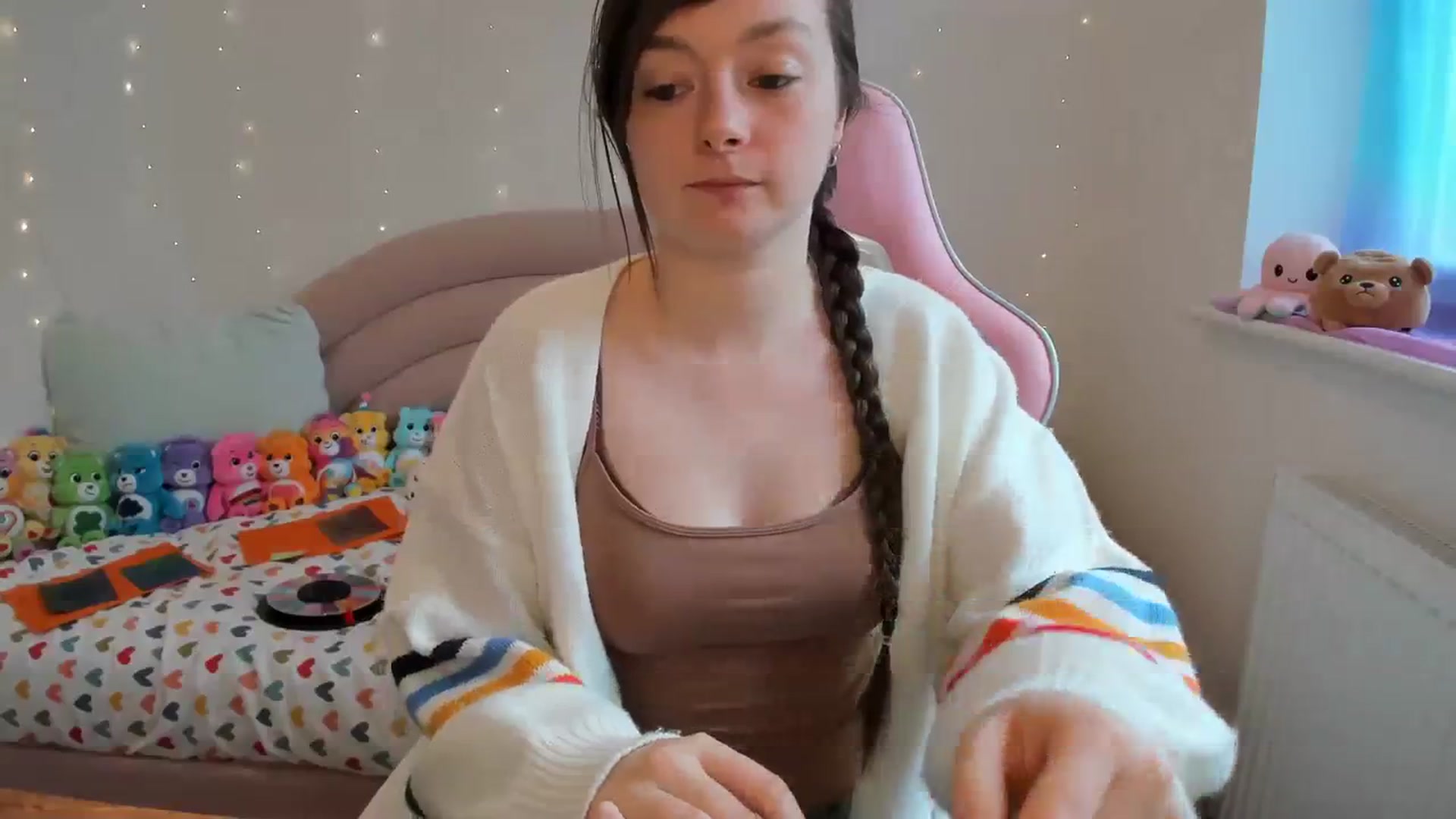 Gallery image thumbnail from JessieBear_'s myfreecams stream on, 04/09/2024, 15:50 image 13 of 20