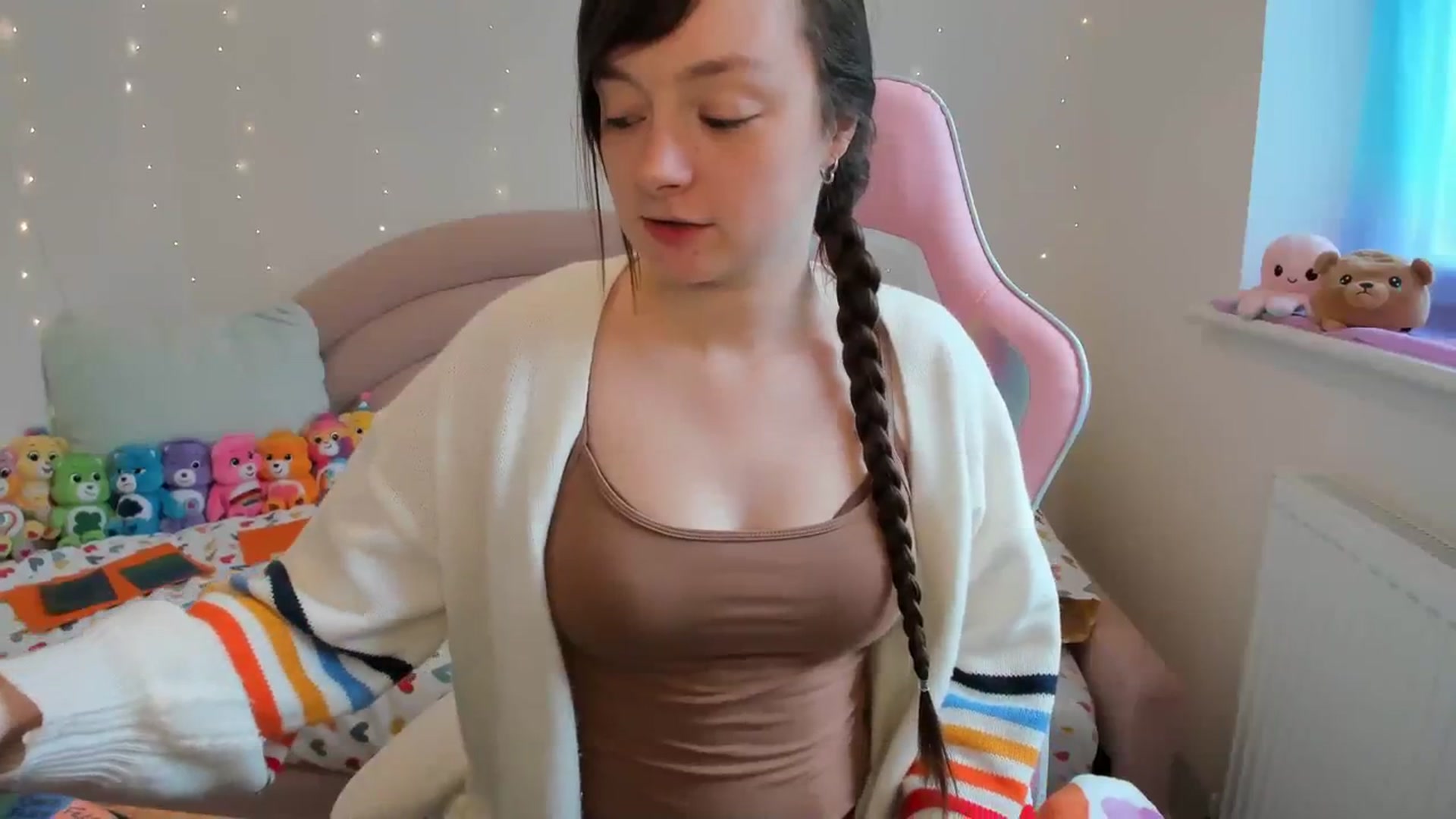 Gallery image thumbnail from JessieBear_'s myfreecams stream on, 04/09/2024, 15:50 image 19 of 20