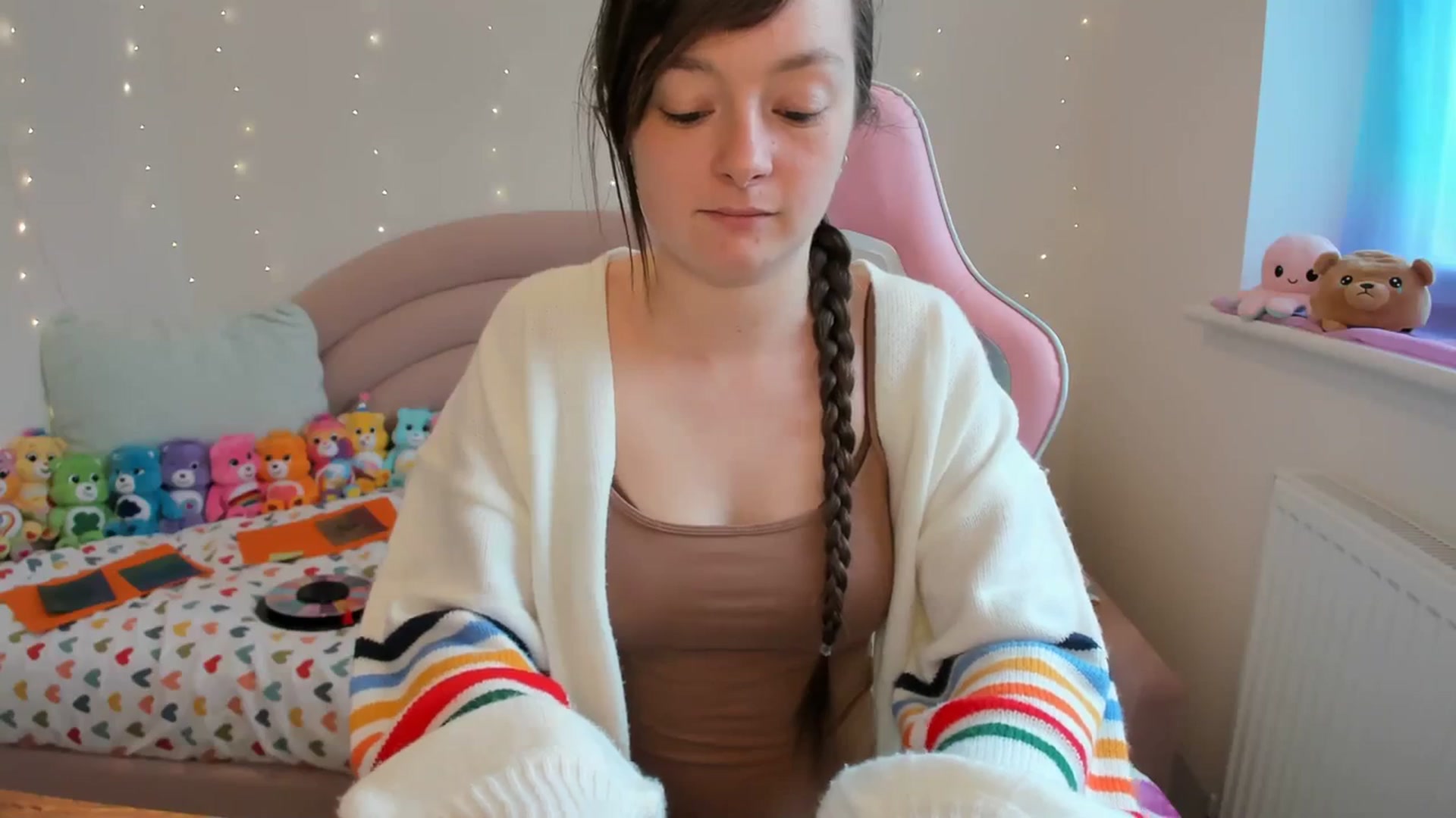 Gallery image thumbnail from JessieBear_'s myfreecams stream on, 04/09/2024, 15:50 image 14 of 20
