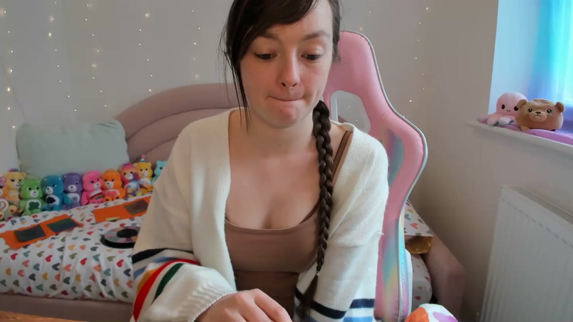 Gallery image thumbnail from JessieBear_'s myfreecams stream on, 04/09/2024, 15:50 image 15 of 20