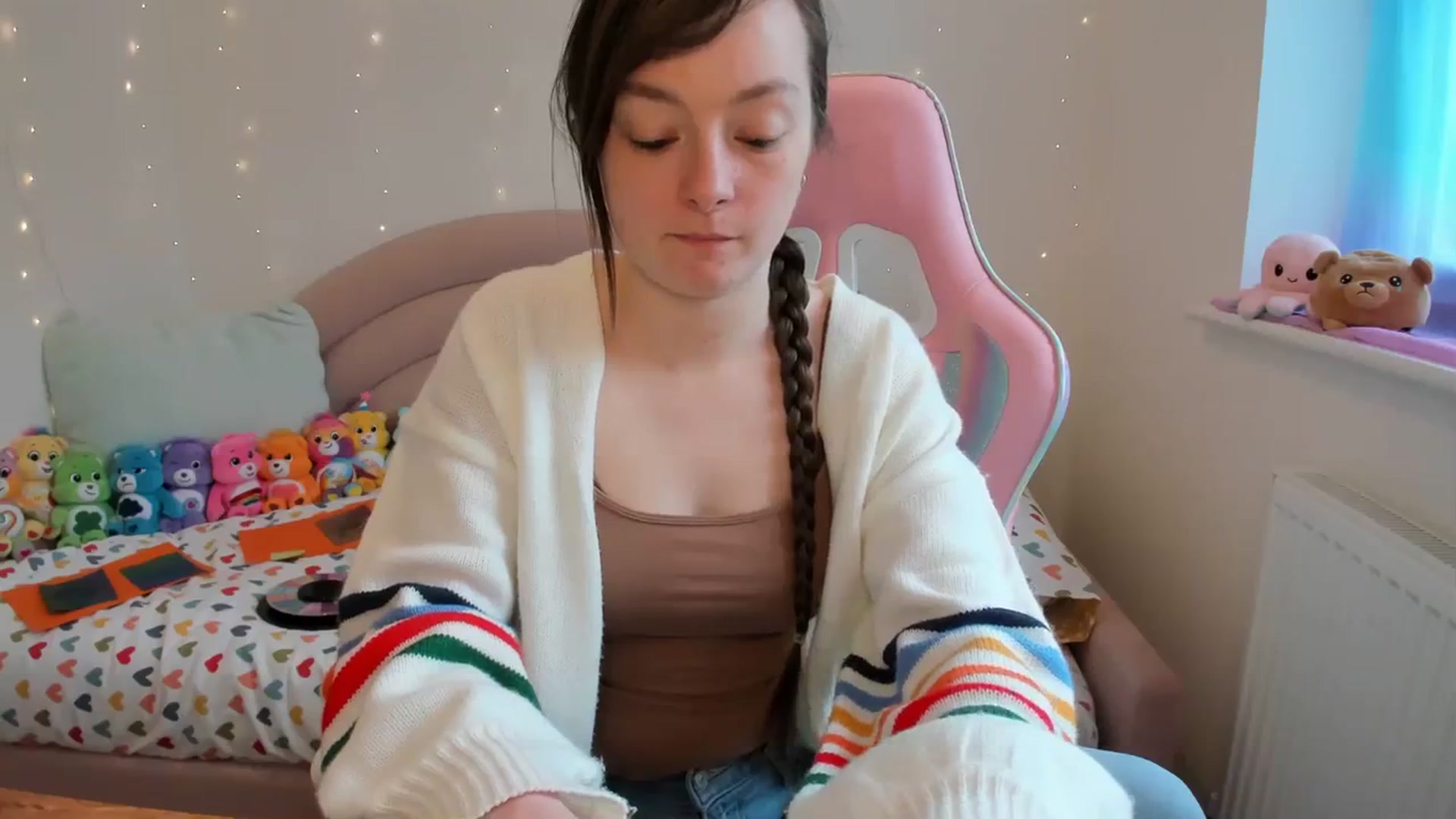 Gallery image thumbnail from JessieBear_'s myfreecams stream on, 04/09/2024, 15:50 image 6 of 20