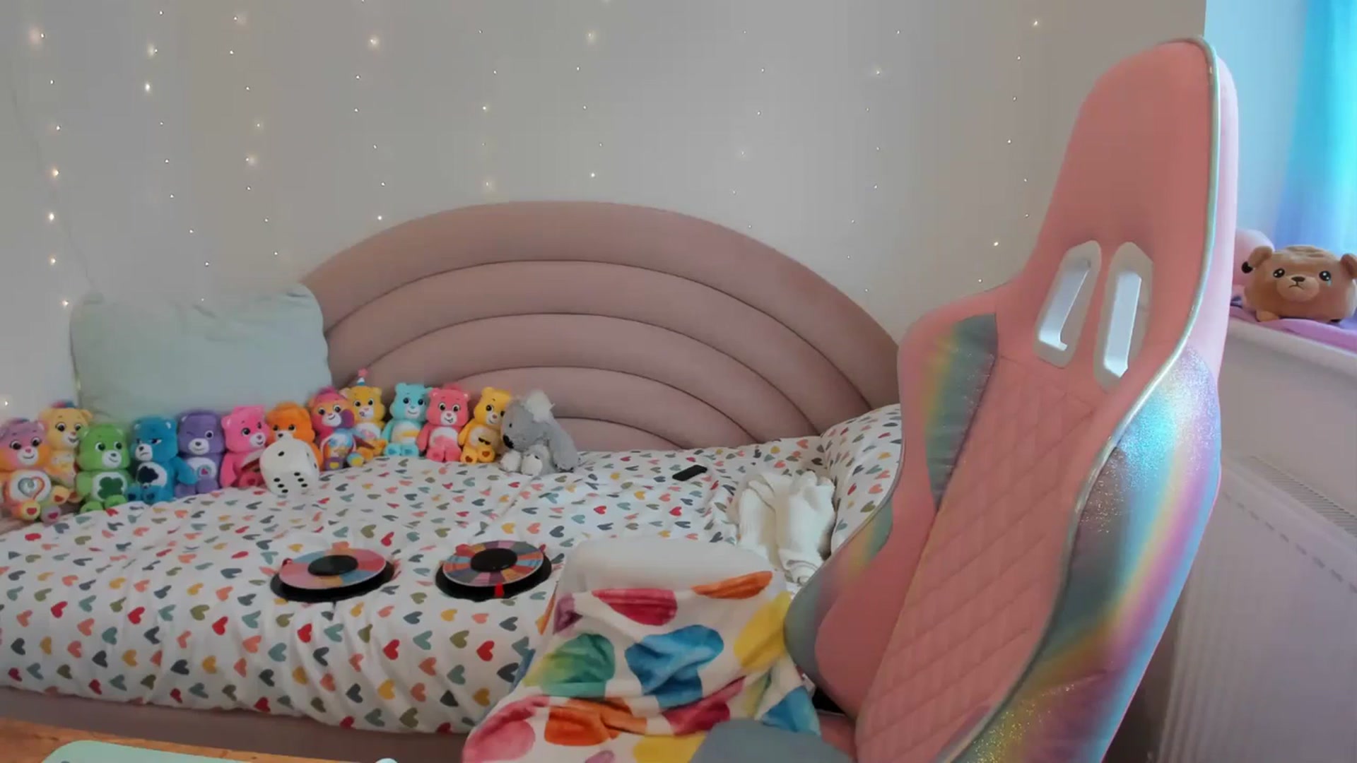 Gallery image thumbnail from JessieBear_'s myfreecams stream on, 04/12/2024, 17:06 image 15 of 20