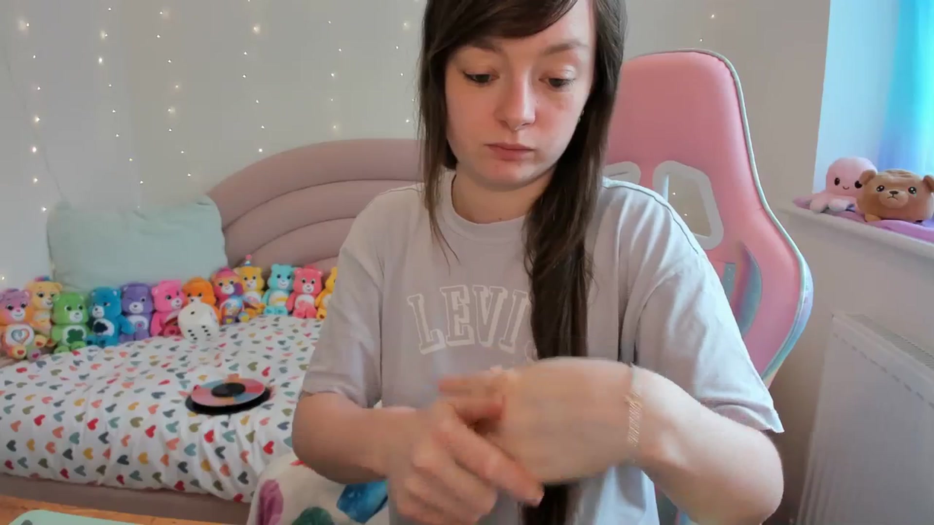 Gallery image thumbnail from JessieBear_'s myfreecams stream on, 04/12/2024, 17:06 image 13 of 20