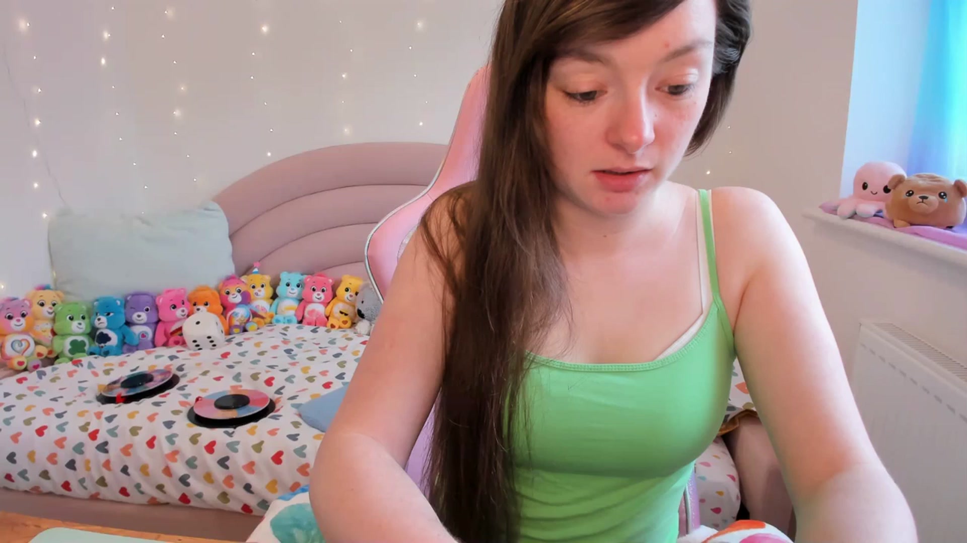 Gallery image thumbnail from JessieBear_'s myfreecams stream on, 04/15/2024, 14:09 image 15 of 20