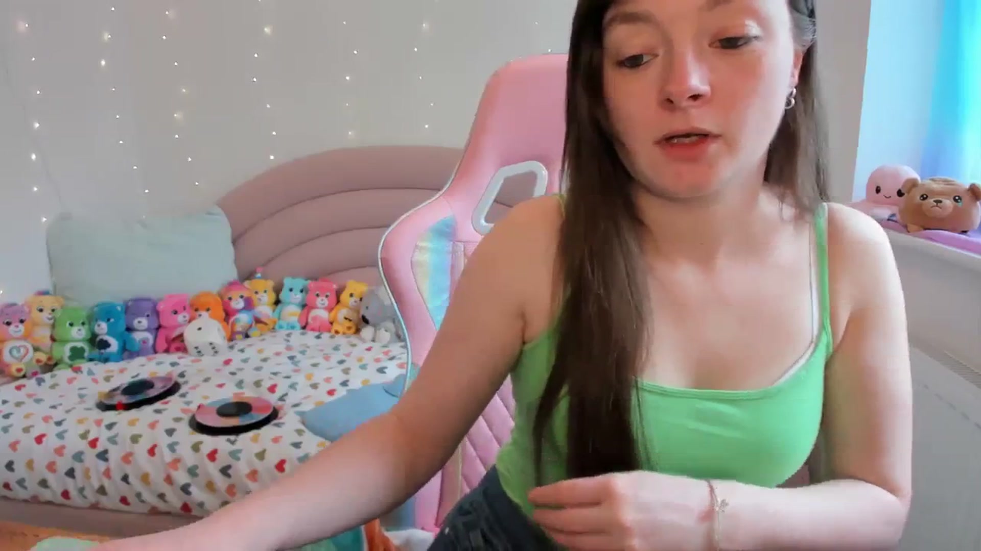 Gallery image thumbnail from JessieBear_'s myfreecams stream on, 04/15/2024, 14:09 image 12 of 20