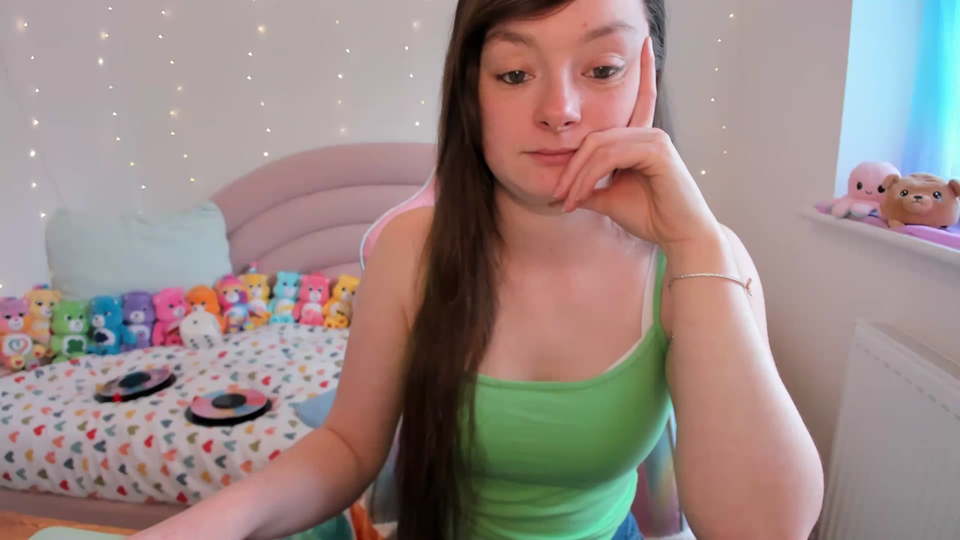 Gallery image thumbnail from JessieBear_'s myfreecams stream on, 04/15/2024, 14:09 image 13 of 20