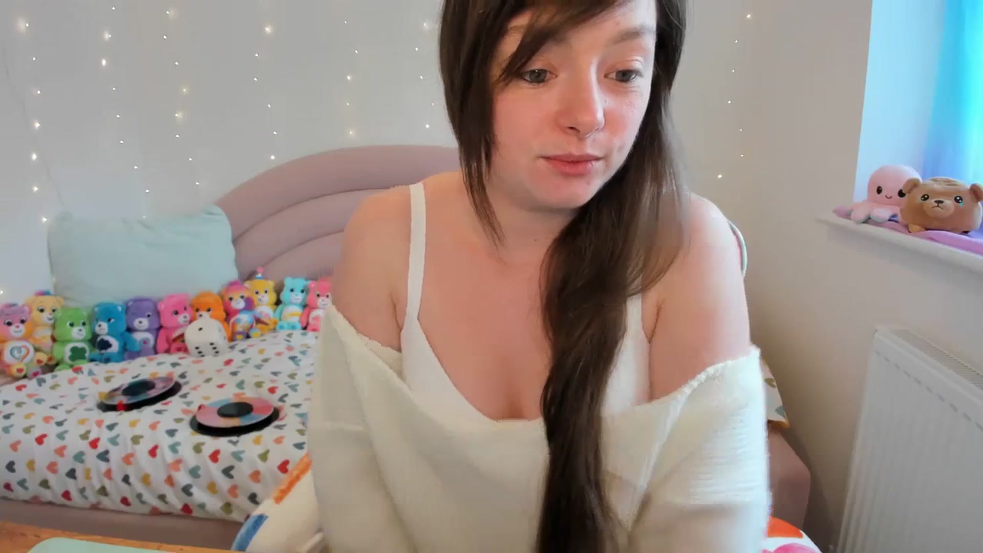 Gallery image thumbnail from JessieBear_'s myfreecams stream on, 04/15/2024, 15:31 image 13 of 20